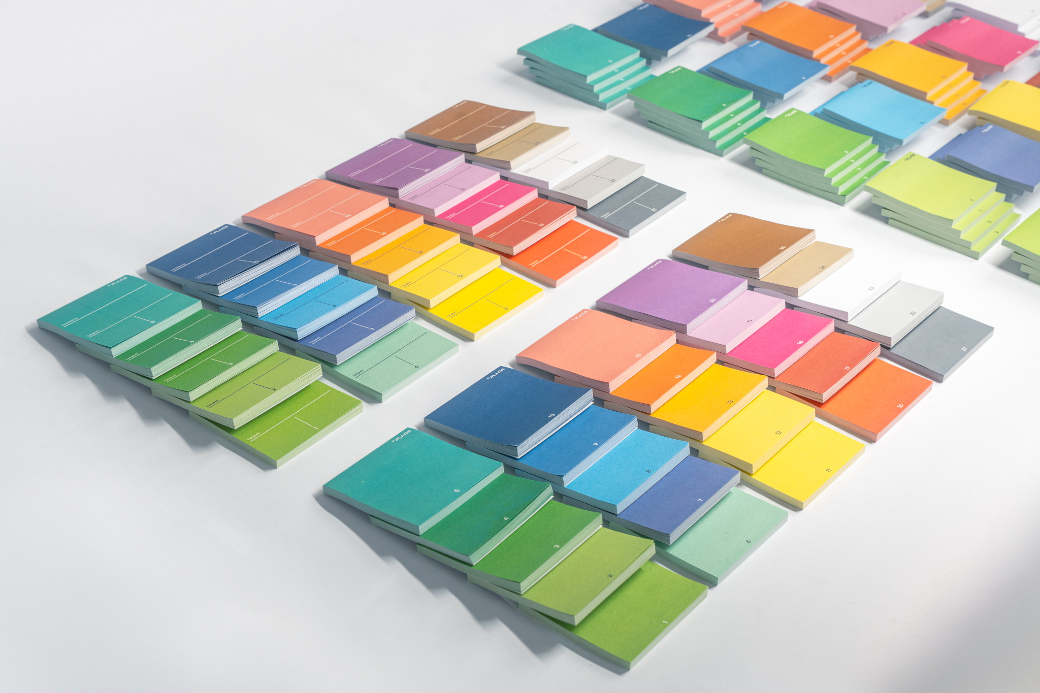 Bunte Farbskalen für Design und Farbberatung bei PLACE Strategy GmbH.